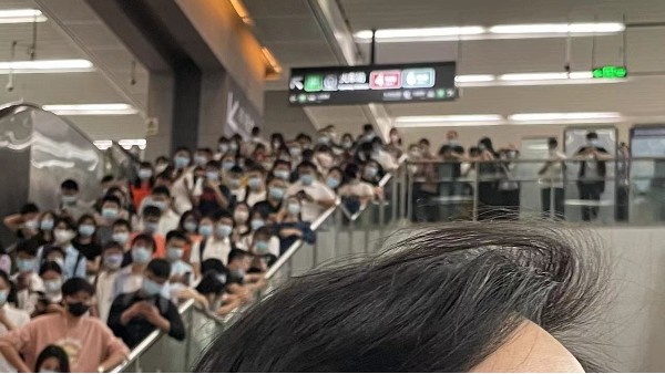 今日深圳地鐵5號線發(fā)生故障了！現(xiàn)場人群爆滿造成堵塞-深圳辦公室裝修設計公司