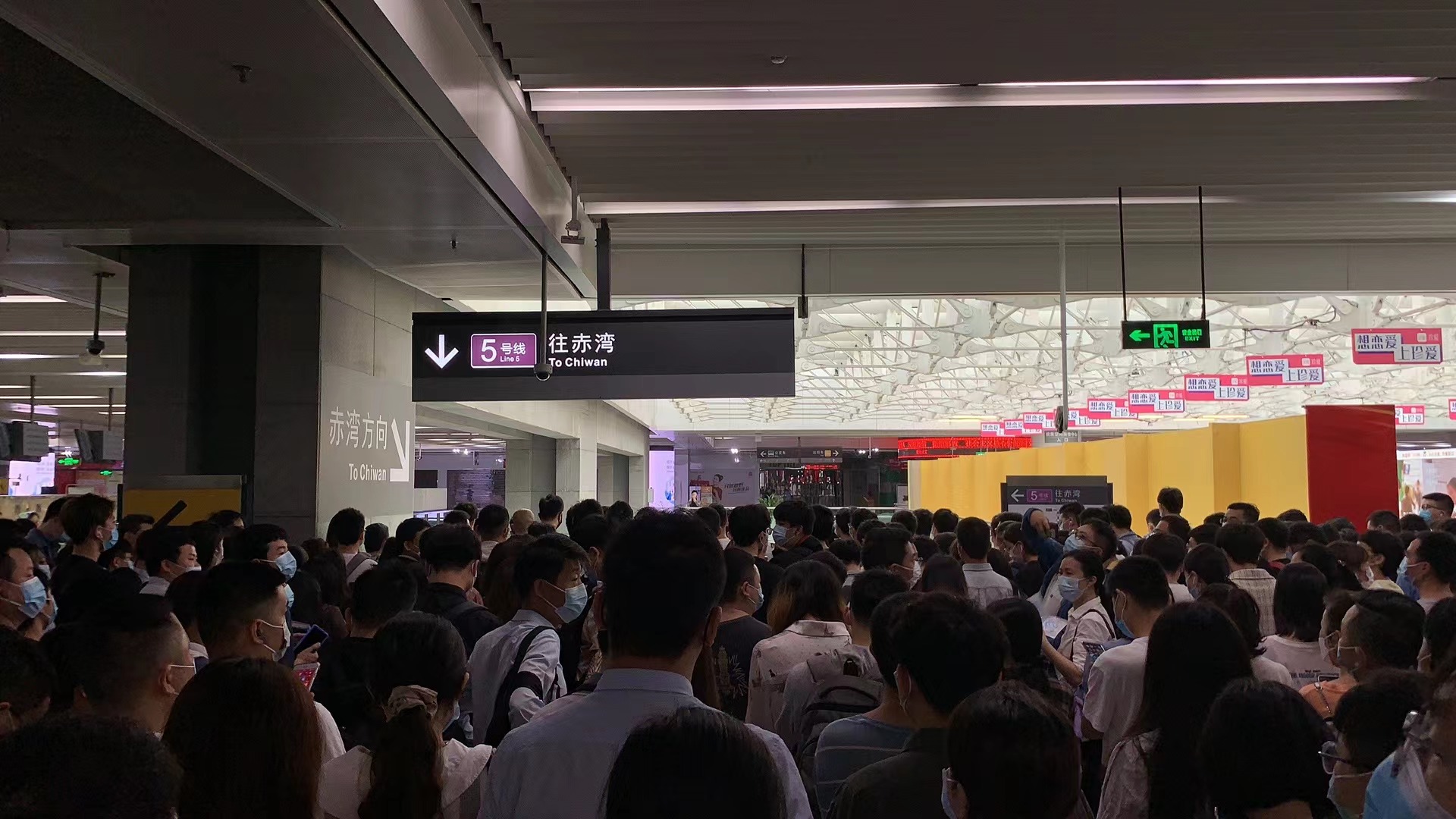 深圳裝修公司復工首日：提著電腦趕地鐵